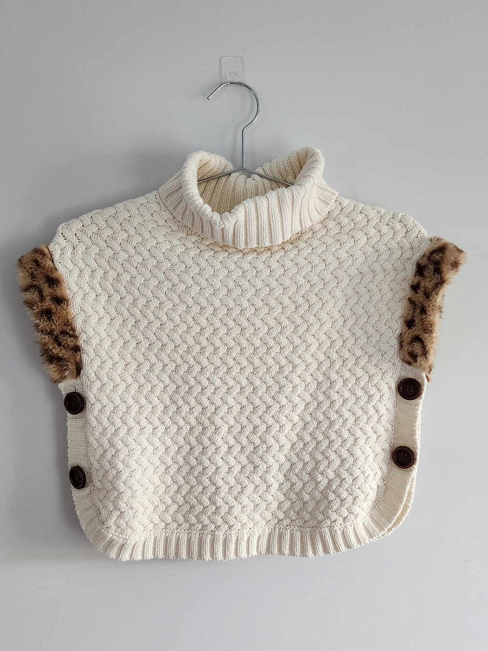 Aspen Kids Cable Knit Turtleneck Poncho Vest Girls Size M 5-6 Faux Fur Leopard